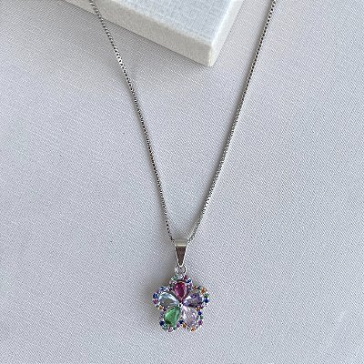 Colar flor color cravejado com zircônias banhado a ródio branco