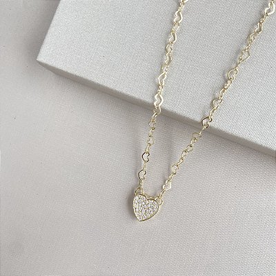 Colar corrente corações com coração cravejado com zircônias banhado a ouro 18k