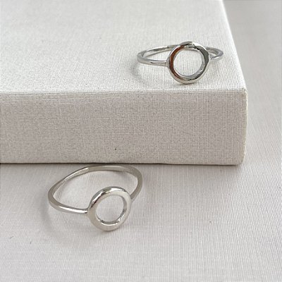 Anel círculo banhado a ródio branco