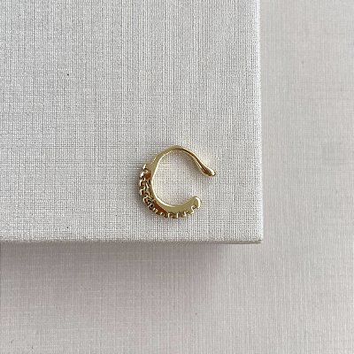 Brinco piercing de pressão cravejado com zircônias banhado a ouro 18k