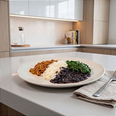Carioca: Patinho Desfiado com Arroz Branco, Feijão Preto e Couve | 300g
