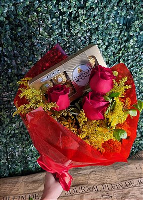 Arranjo Buquê de 4 Rosas e Chocolate Ferrero Rocher c/ 8