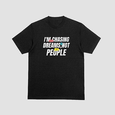 Camiseta Oversized "I’m Chasing Dreams, Not People" 100% Algodão