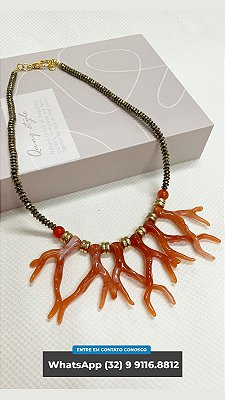 CORDÃO CORAL COM PEDRA HEMATITA