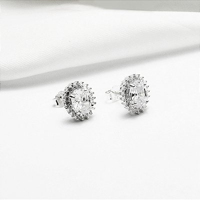 Brinco Oval - Prata cravejado em Zircônias