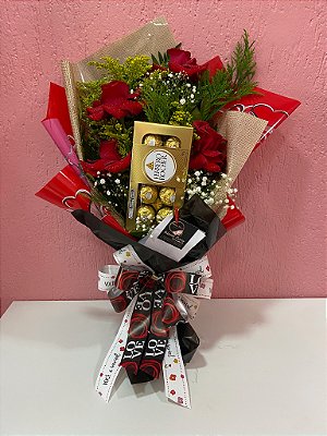 Ramalhete com 4 Rosas Colombianas e Ferrero Rocher