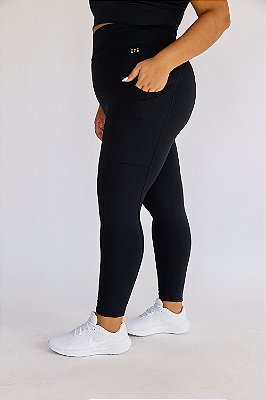 Legging Fitness Plus Size com Bolso Preta