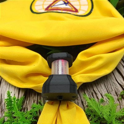 - Arganel Prendedor Lenço Farol com LED