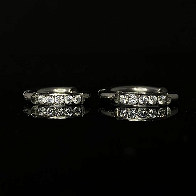 Argola de click com pedraria