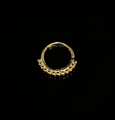 Argola com esferas ao longo