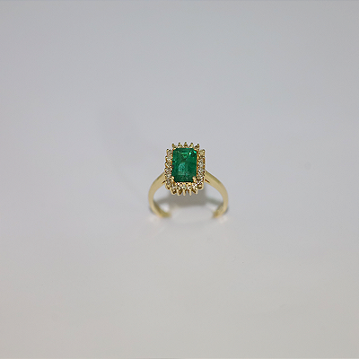 Anel de Esmeralda em Ouro 18k Cravejado com Diamantes, Lapidação Esmeralda.