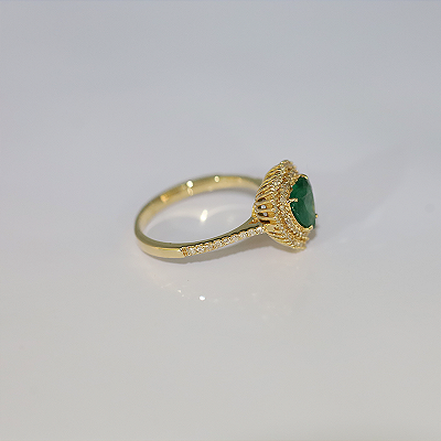 Anel de Esmeralda em Ouro 18k Cravejado com Diamantes, Lapidação coração.