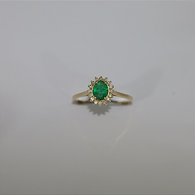 Anel de Esmeralda em Ouro 18k Cravejado com Diamantes, Lapidação oval