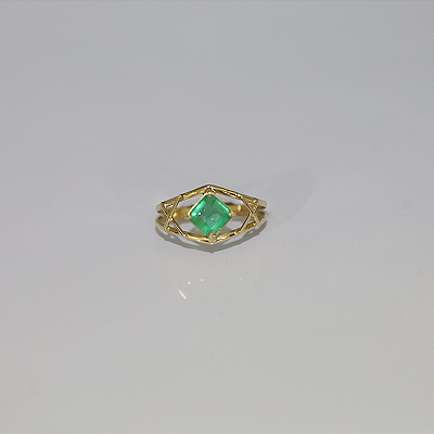 Anel de Esmeralda em Ouro 18k, lapidação quadrada.