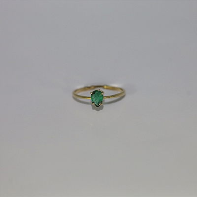 Anel de Esmeralda em Ouro 18k, lapidação gota.