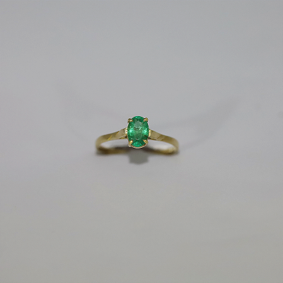 Anel de Esmeralda em Ouro 18k, lapidação oval
