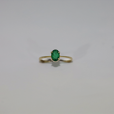 Anel de Esmeralda em Ouro 18k, lapidação oval.