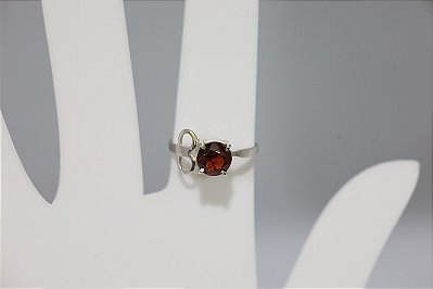 Anel de prata com granada natural