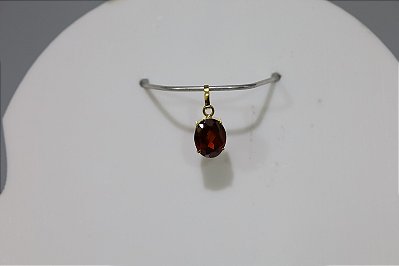 Pingente em prata banhado a ouro com Granada natural