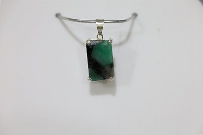 Pingente em prata com Esmeralda natural