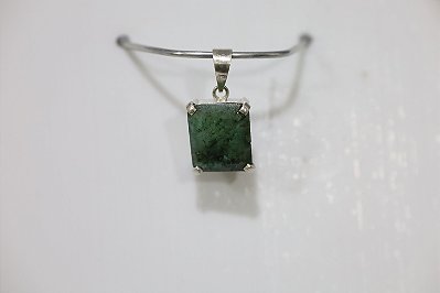 Pingente em prata com Esmeralda natural