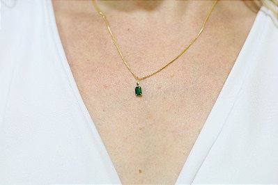 Pingente em ouro 18k com esmeralda natural