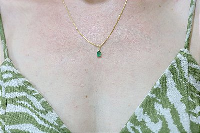 Pingente em ouro 18k com esmeralda natural
