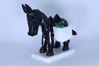 Burrinho em Biotita com Esmeralda 433g ALT 11cm