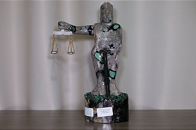 deusa da Justiça em Esmeralda Altura 30cm 3kg