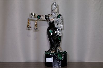 Deusa da Justiça em Esmeralda Altura 30cm 3Kg