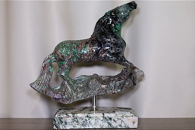 Cavalo em Esmeralda com Base giratoria Altura 31cm 5.8kg