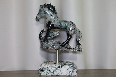 Cavalo com Esmeralda base Giratoria Alt 30cm 3.2kg