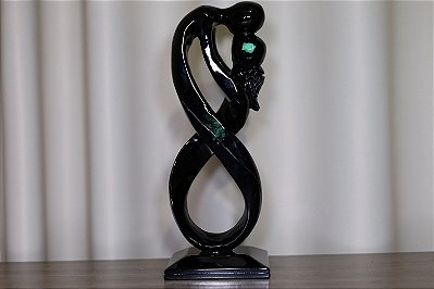 Amor Infinito, Escultura em Biotita com Esmeraldas Naturais 30cm kg1.6