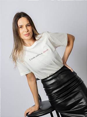 Camiseta É Tudo Sobre Ti Jesus