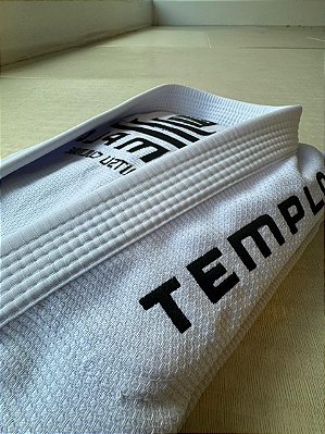 Kimono Templo Bordado Branco
