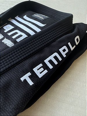 Kimono Templo Bordado Preto