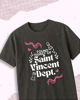 Camiseta "Found Family Saint Vincent"