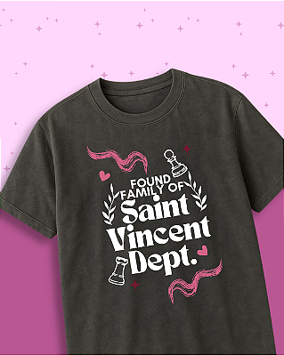 Camiseta "Found Family Saint Vincent"