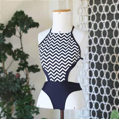 Maiô preto e branco chevron P