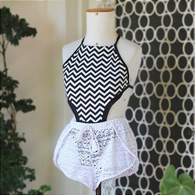 Short branco crochê, saída de praia P/36