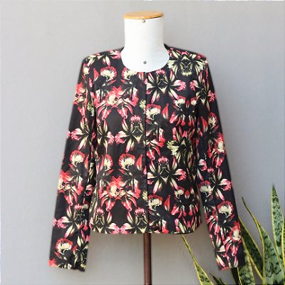 Blazer preto floral P/M