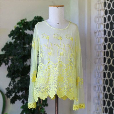 Blusa amarela rendada M