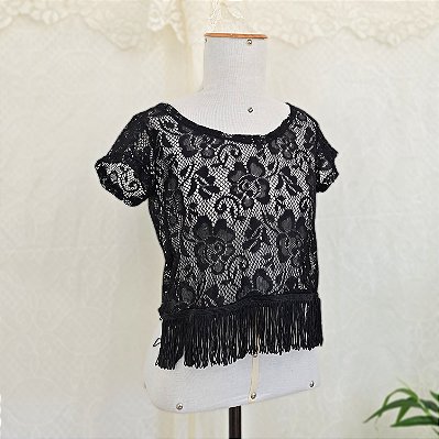 Blusa cropped preta rendada M