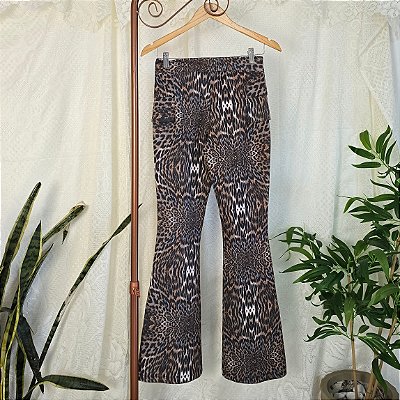 Calça bootcut animal print 36