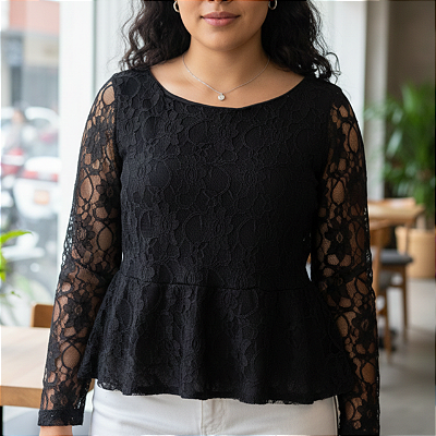 Blusa preta rendada M/G