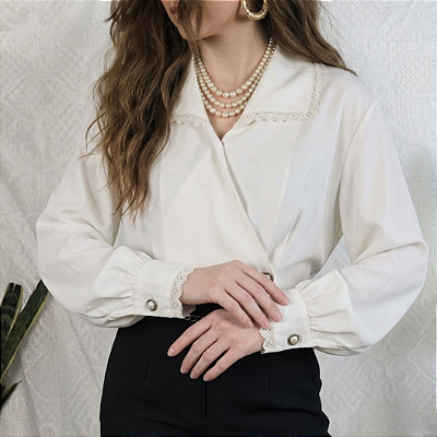 Blusa vintage crepe off white M romântica