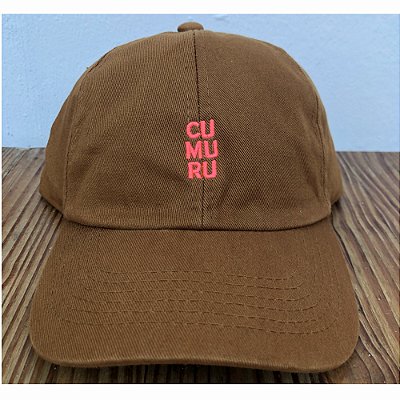 Boné Dad Hat CU MU RU Caramelo Bordado