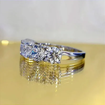 Anel em prata com moissanite