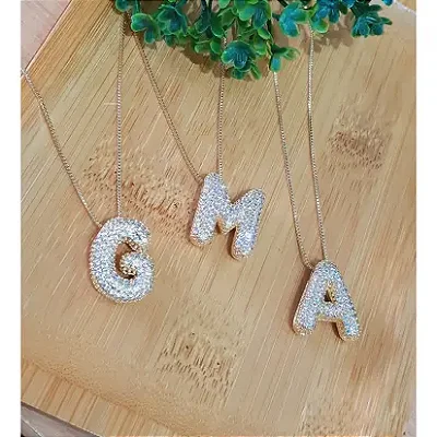 Gargantilha com Letra Cravejada 21mm Corrente Veneziana de 0,8mm 40cm + Alongador