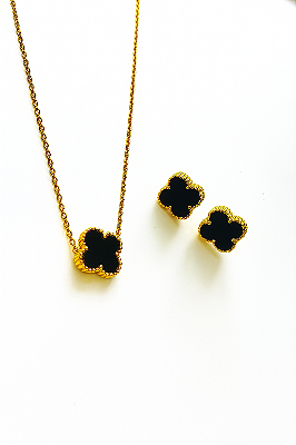 Conjunto Trevo Preto 13mm Elinhos Ovais em Aço Inox Dourado